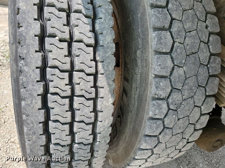 image for item JO9213 2000 GMC C8500  dump truck