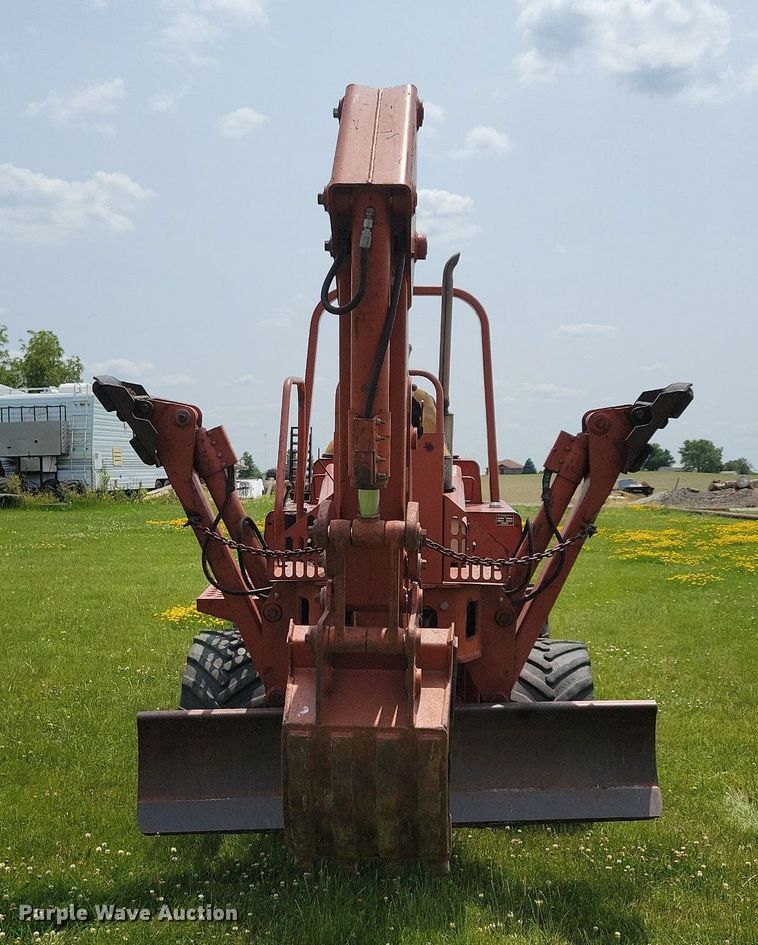 image for item JO9214 2001 Ditch Witch 5110  trencher