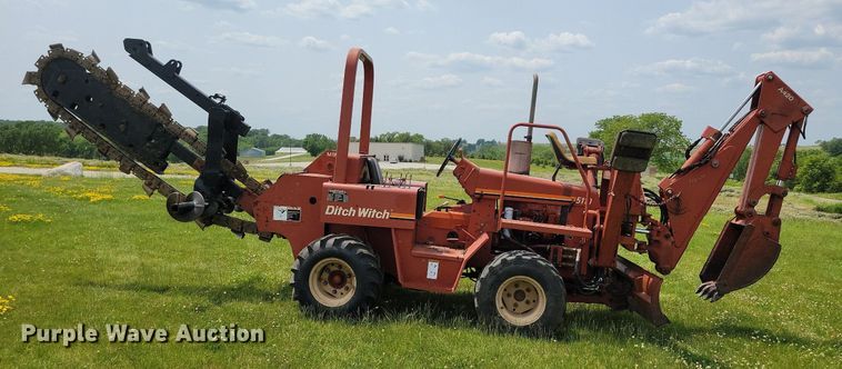 image for item JO9214 2001 Ditch Witch 5110  trencher