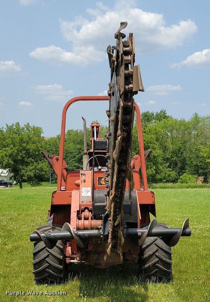 image for item JO9214 2001 Ditch Witch 5110  trencher