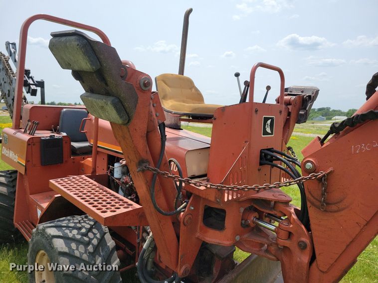 image for item JO9214 2001 Ditch Witch 5110  trencher