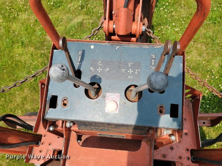 image for item JO9214 2001 Ditch Witch 5110  trencher