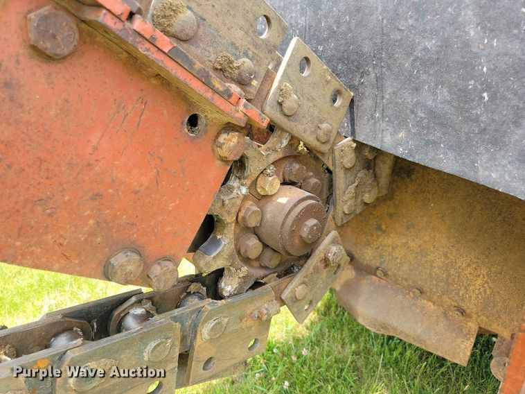 image for item JO9214 2001 Ditch Witch 5110  trencher