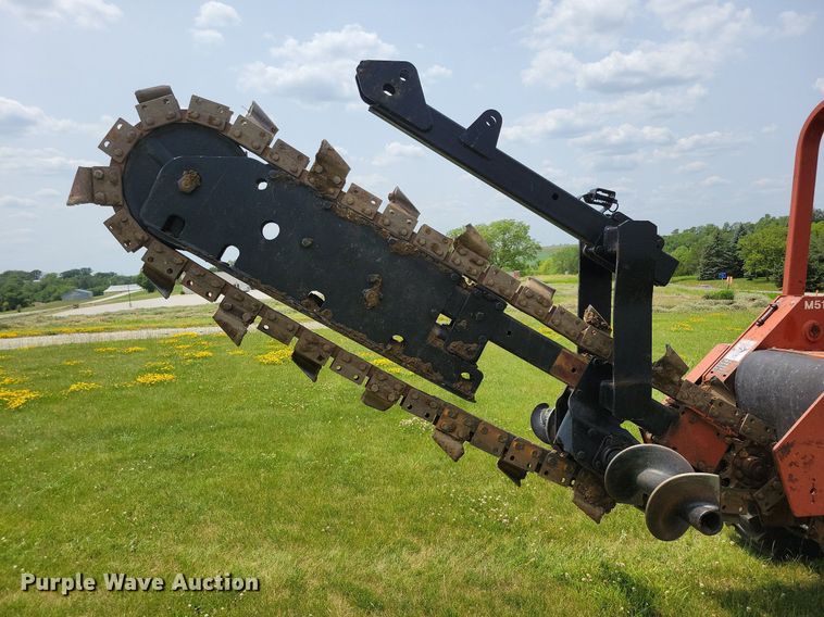 image for item JO9214 2001 Ditch Witch 5110  trencher