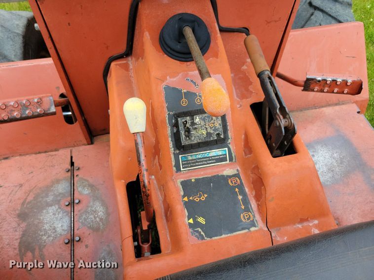 image for item JO9214 2001 Ditch Witch 5110  trencher