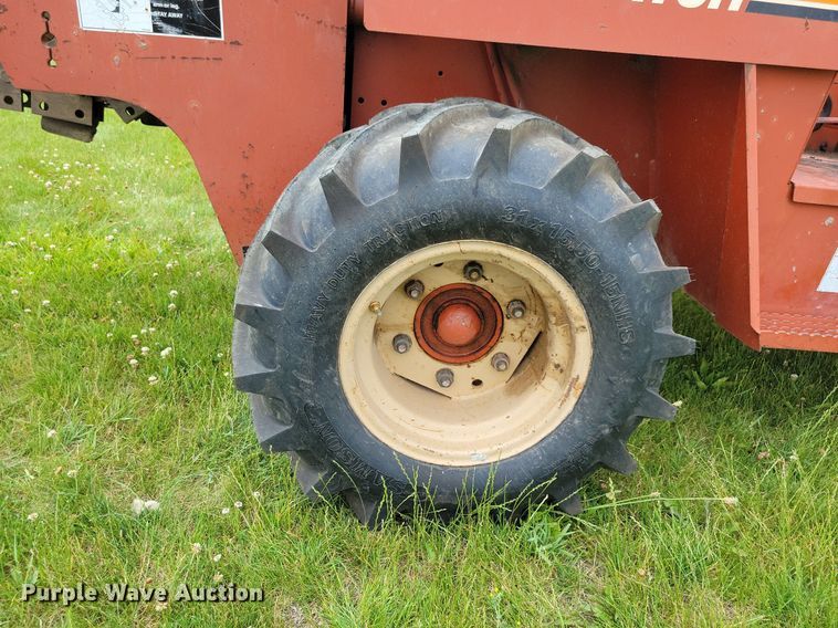 image for item JO9214 2001 Ditch Witch 5110  trencher