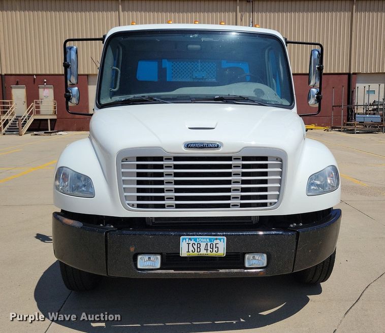 image for item JO9233 2018 Freightliner Business Class M2  flatbed truck