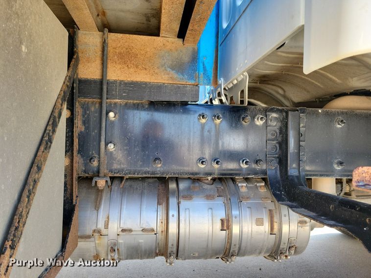 image for item JO9233 2018 Freightliner Business Class M2  flatbed truck