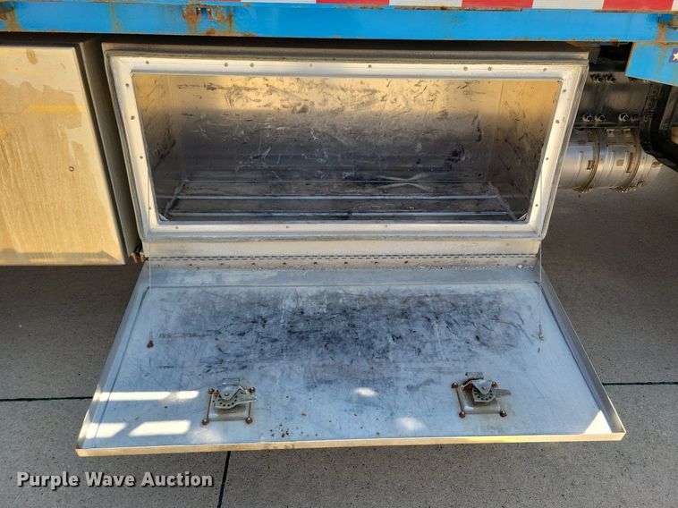 image for item JO9233 2018 Freightliner Business Class M2  flatbed truck