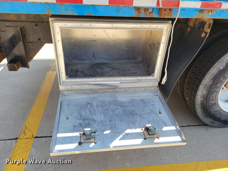 image for item JO9233 2018 Freightliner Business Class M2  flatbed truck