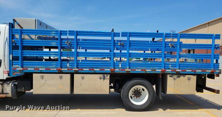 image for item JO9233 2018 Freightliner Business Class M2  flatbed truck