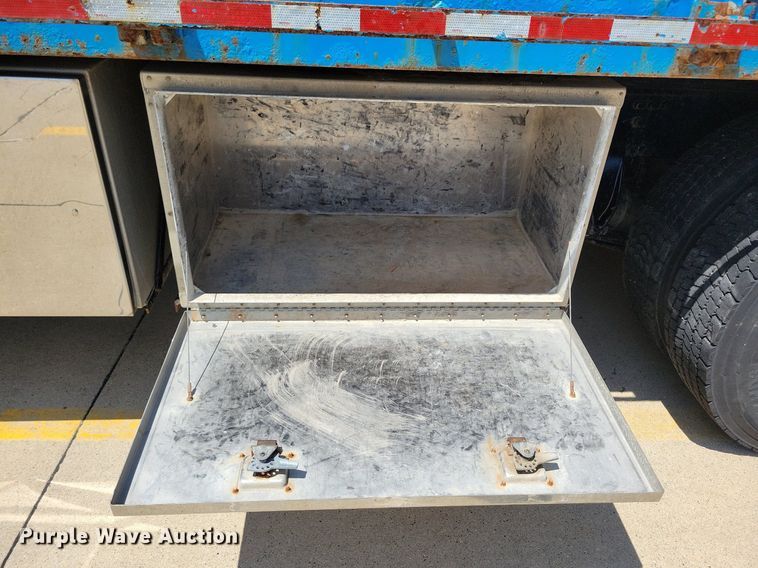 image for item JO9233 2018 Freightliner Business Class M2  flatbed truck