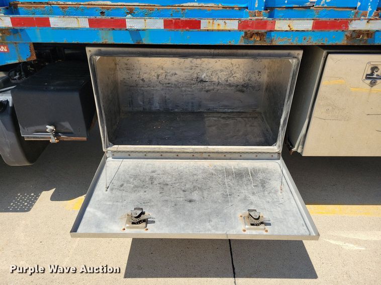 image for item JO9233 2018 Freightliner Business Class M2  flatbed truck