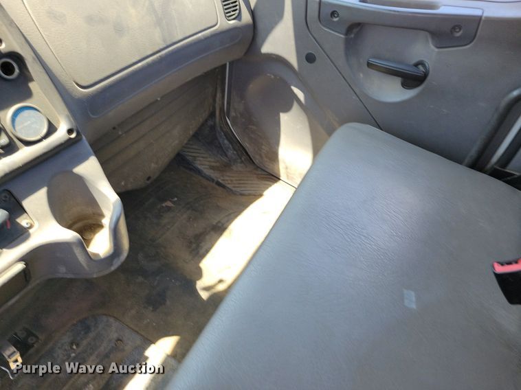 image for item JO9233 2018 Freightliner Business Class M2  flatbed truck