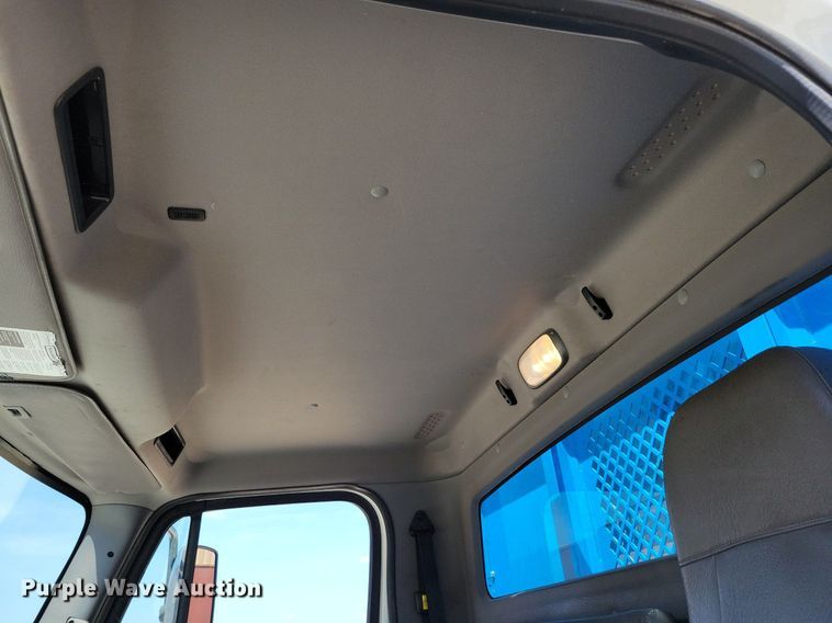 image for item JO9233 2018 Freightliner Business Class M2  flatbed truck