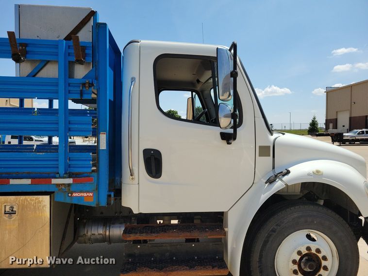 image for item JO9233 2018 Freightliner Business Class M2  flatbed truck