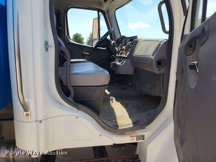 image for item JO9233 2018 Freightliner Business Class M2  flatbed truck