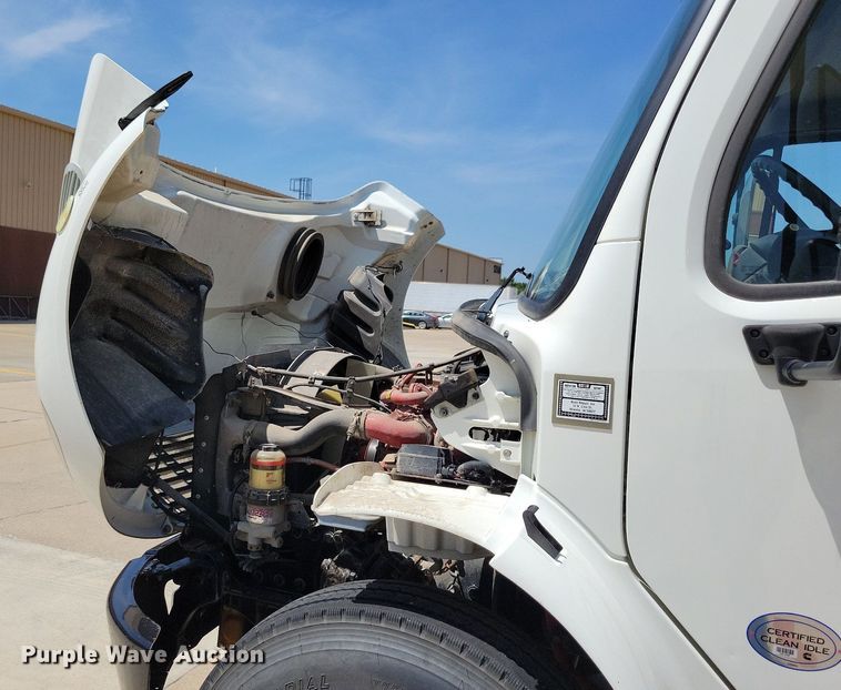 image for item JO9233 2018 Freightliner Business Class M2  flatbed truck