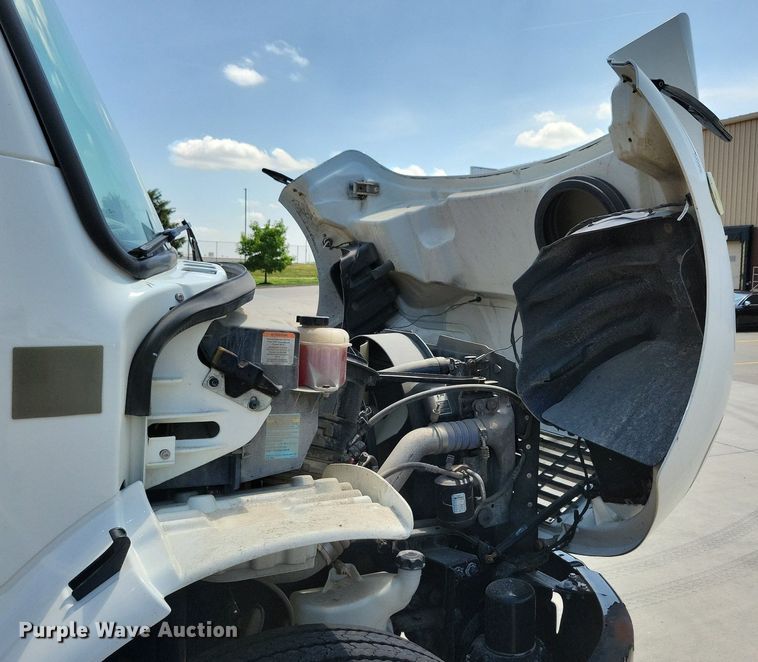 image for item JO9233 2018 Freightliner Business Class M2  flatbed truck