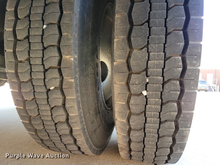 image for item JO9233 2018 Freightliner Business Class M2  flatbed truck