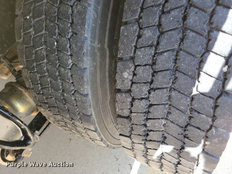 image for item JO9233 2018 Freightliner Business Class M2  flatbed truck