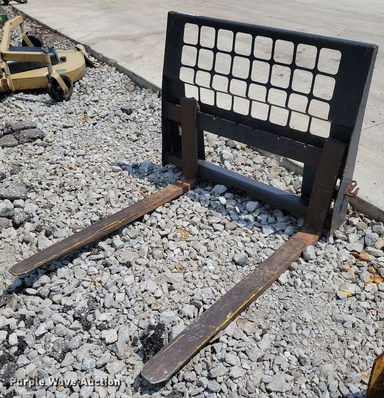 image for item JO9243 48" L skid steer forks