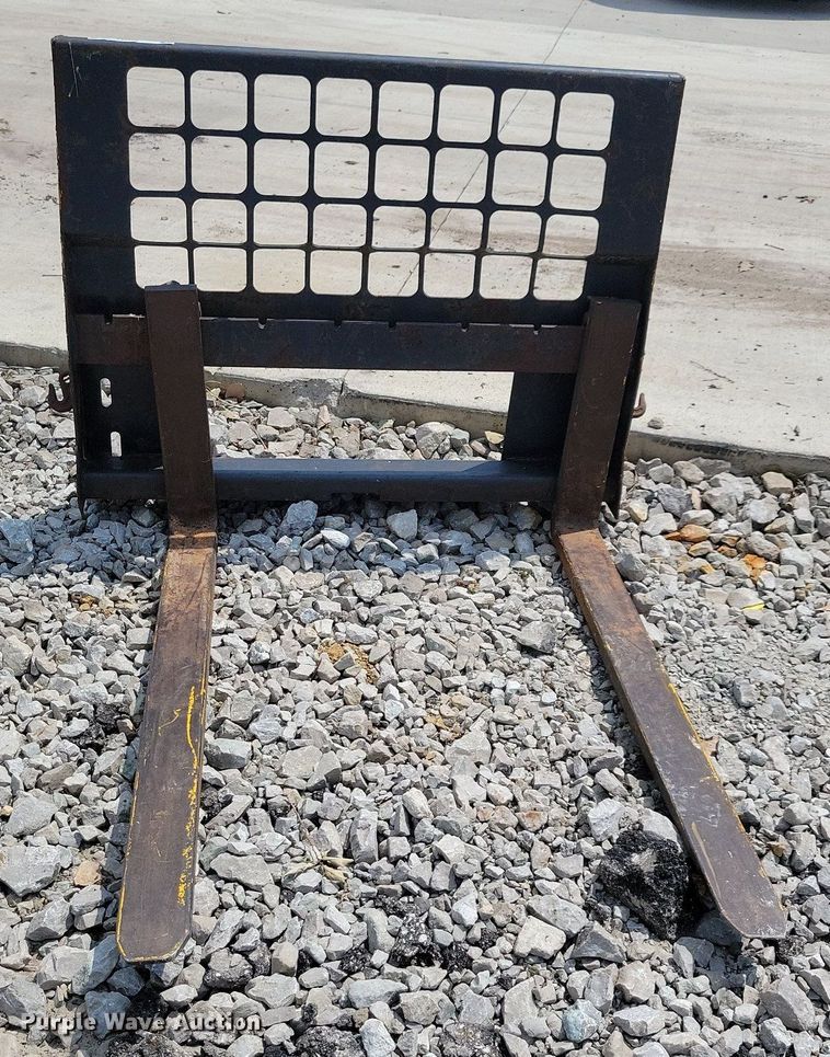 image for item JO9243 48" L skid steer forks