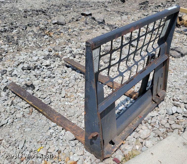 image for item JO9243 48" L skid steer forks