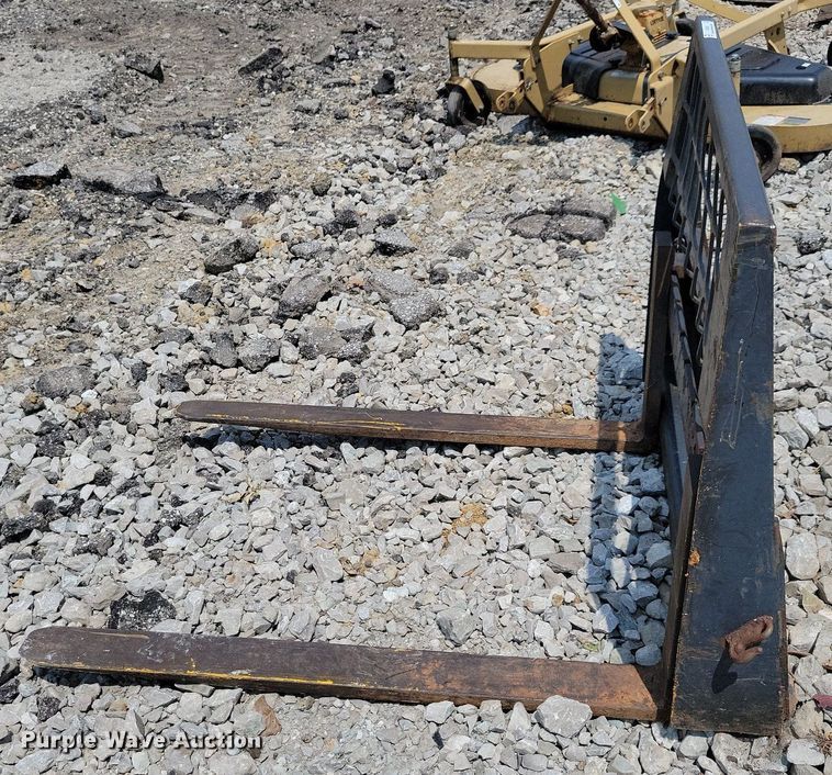 image for item JO9243 48" L skid steer forks