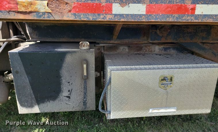 image for item JO9251 1990 International 4900  crane truck