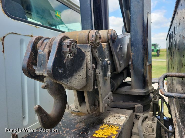 image for item JO9251 1990 International 4900  crane truck