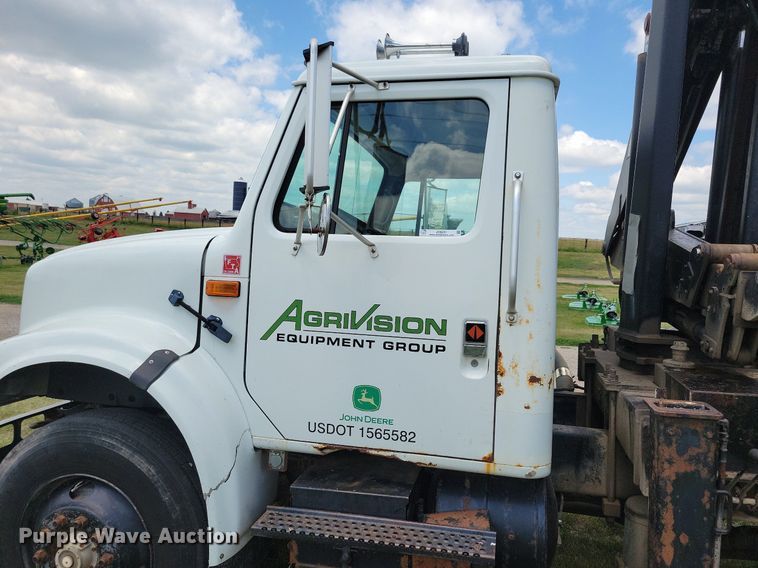 image for item JO9251 1990 International 4900  crane truck