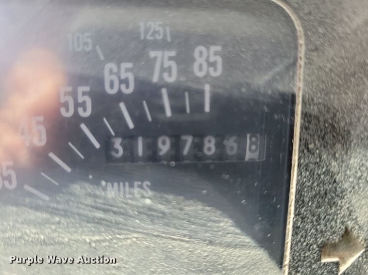 image for item JO9251 1990 International 4900  crane truck