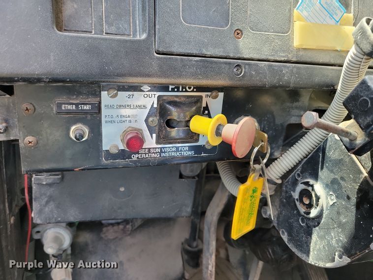 image for item JO9251 1990 International 4900  crane truck