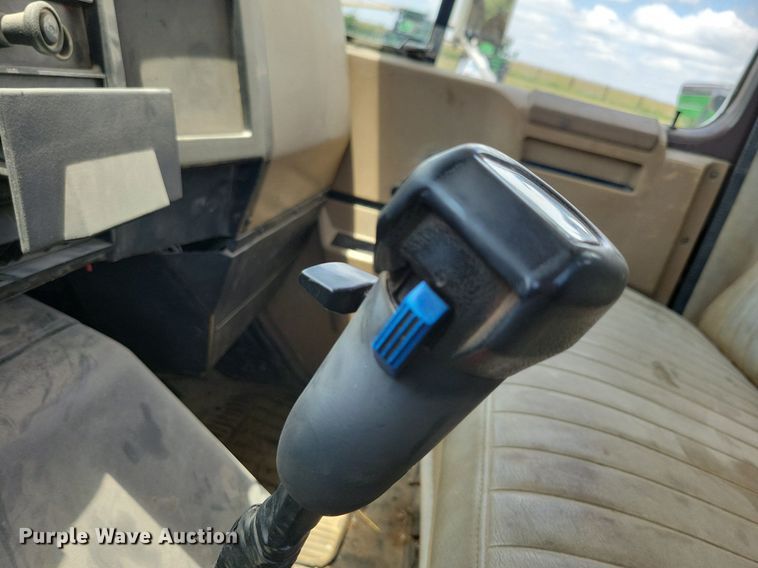 image for item JO9251 1990 International 4900  crane truck