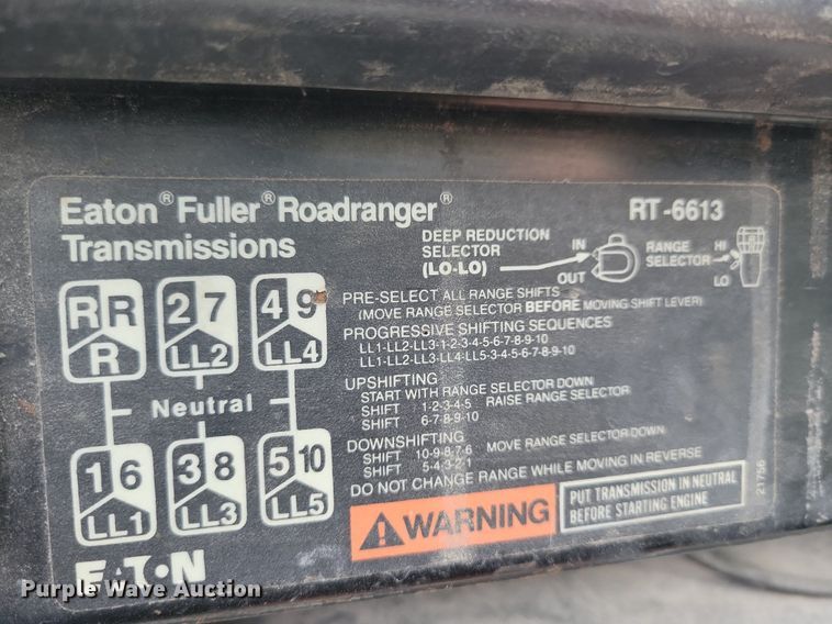 image for item JO9251 1990 International 4900  crane truck