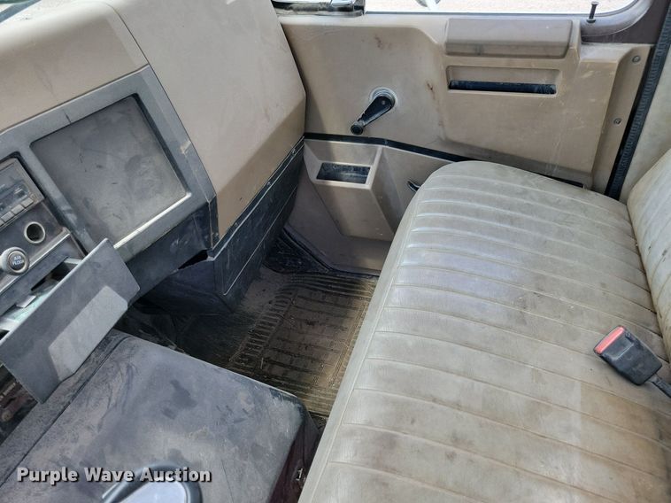 image for item JO9251 1990 International 4900  crane truck