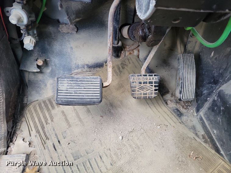 image for item JO9251 1990 International 4900  crane truck