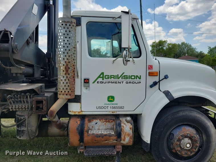 image for item JO9251 1990 International 4900  crane truck