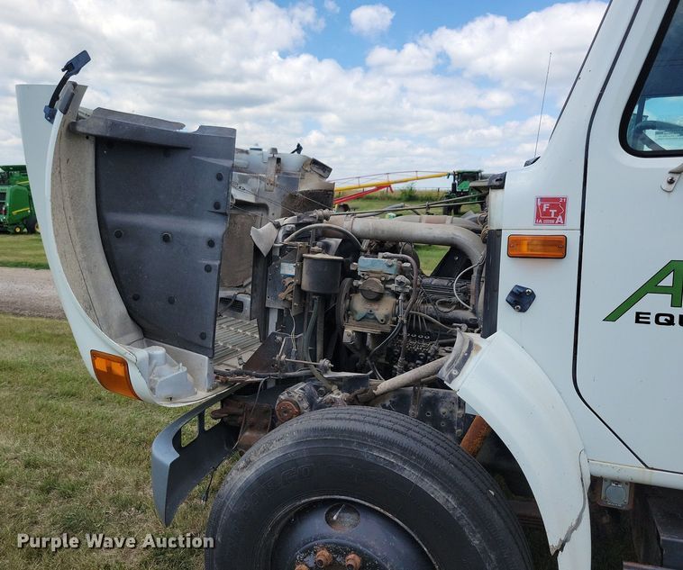 image for item JO9251 1990 International 4900  crane truck