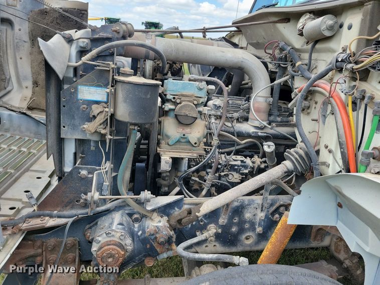 image for item JO9251 1990 International 4900  crane truck