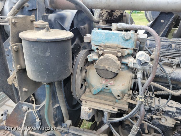 image for item JO9251 1990 International 4900  crane truck