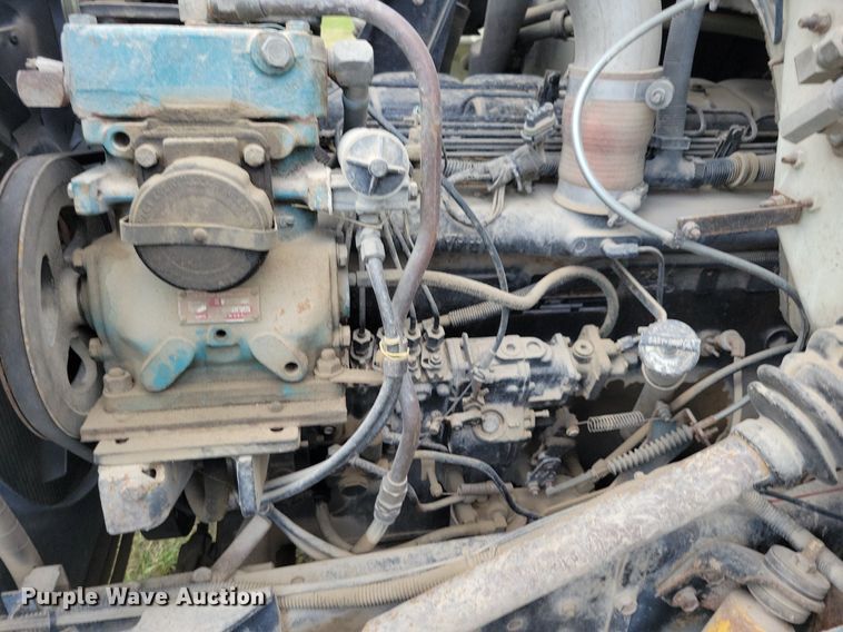 image for item JO9251 1990 International 4900  crane truck