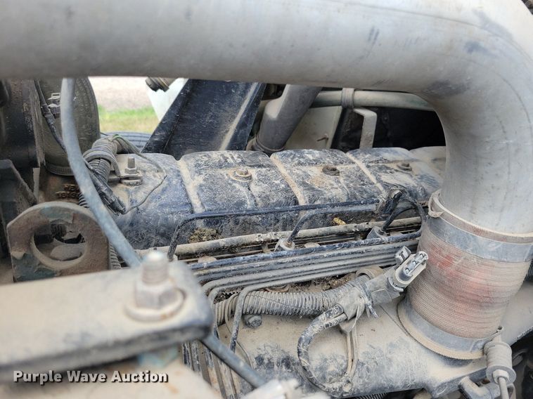 image for item JO9251 1990 International 4900  crane truck