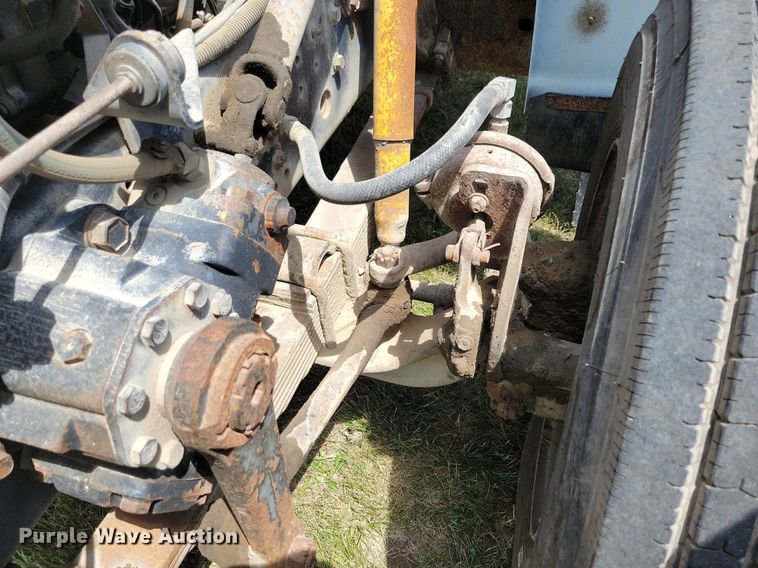 image for item JO9251 1990 International 4900  crane truck