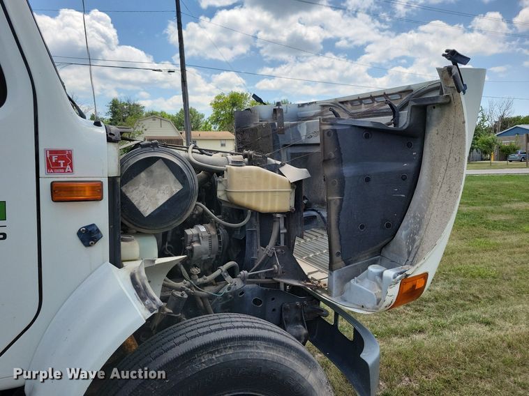 image for item JO9251 1990 International 4900  crane truck