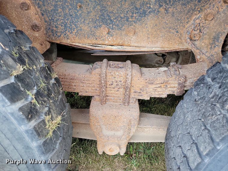 image for item JO9251 1990 International 4900  crane truck