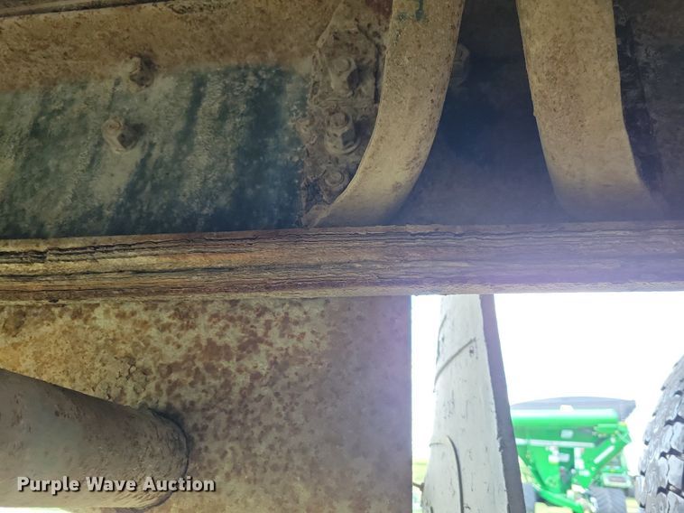 image for item JO9251 1990 International 4900  crane truck