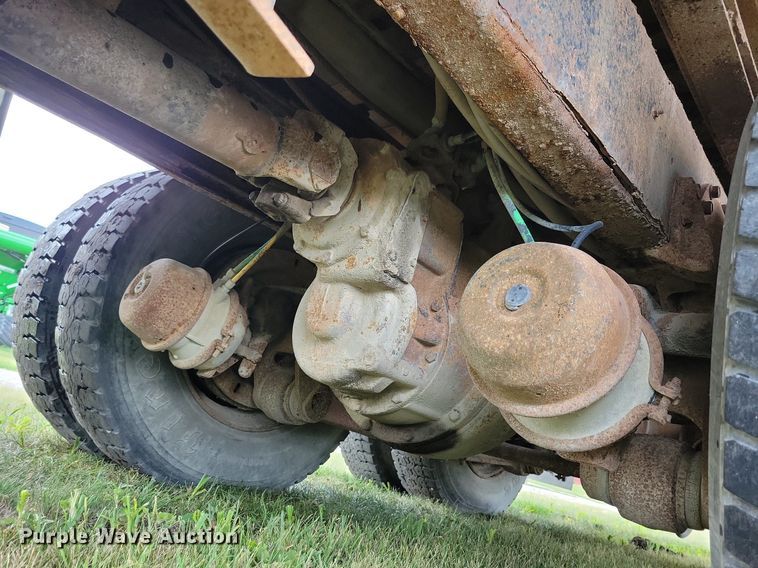 image for item JO9251 1990 International 4900  crane truck