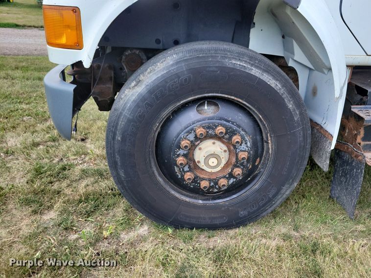 image for item JO9251 1990 International 4900  crane truck